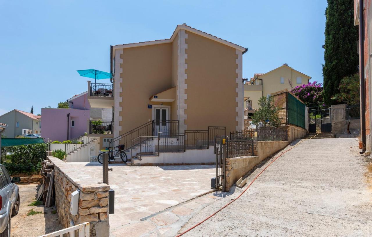 Apartments Listes Milna  Kültér fotó