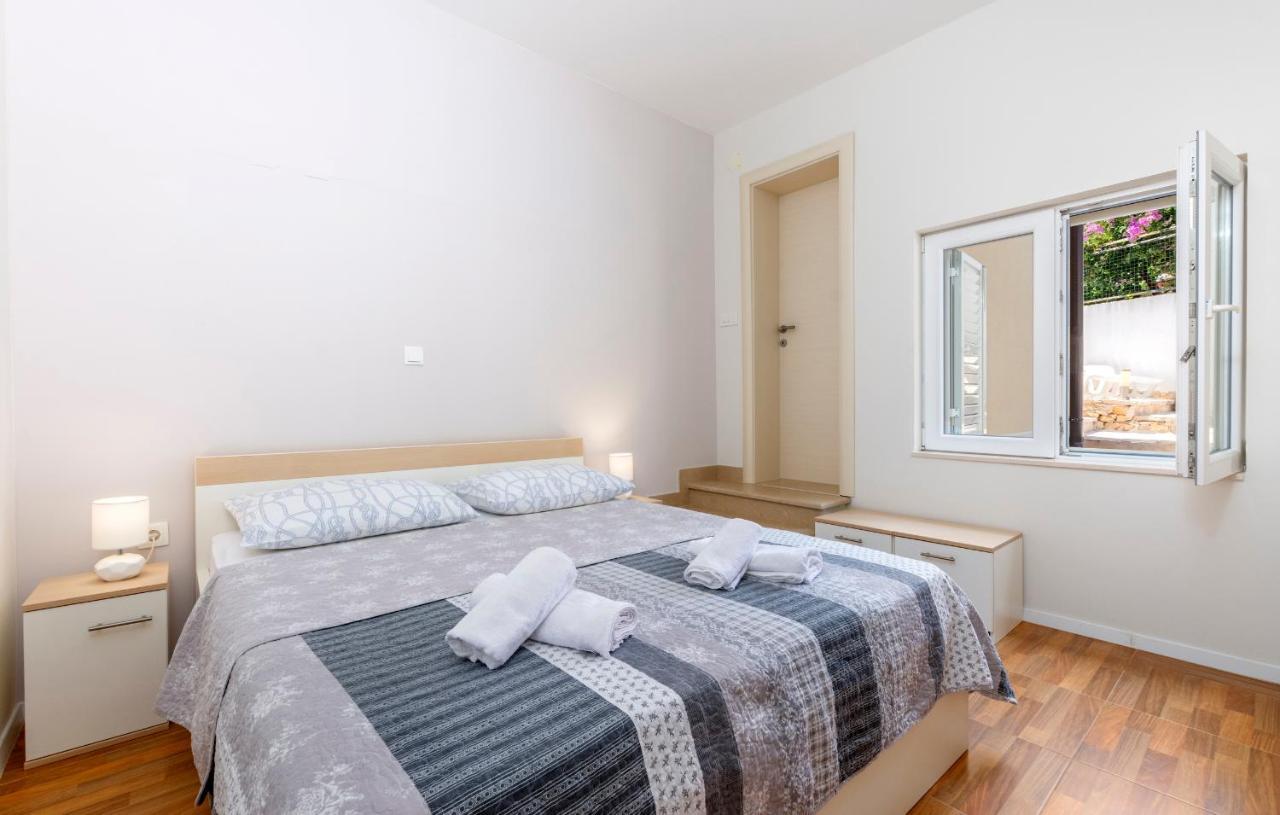 Apartments Listes Milna  Kültér fotó
