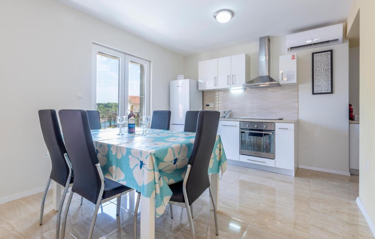 Apartments Listes Milna  Kültér fotó