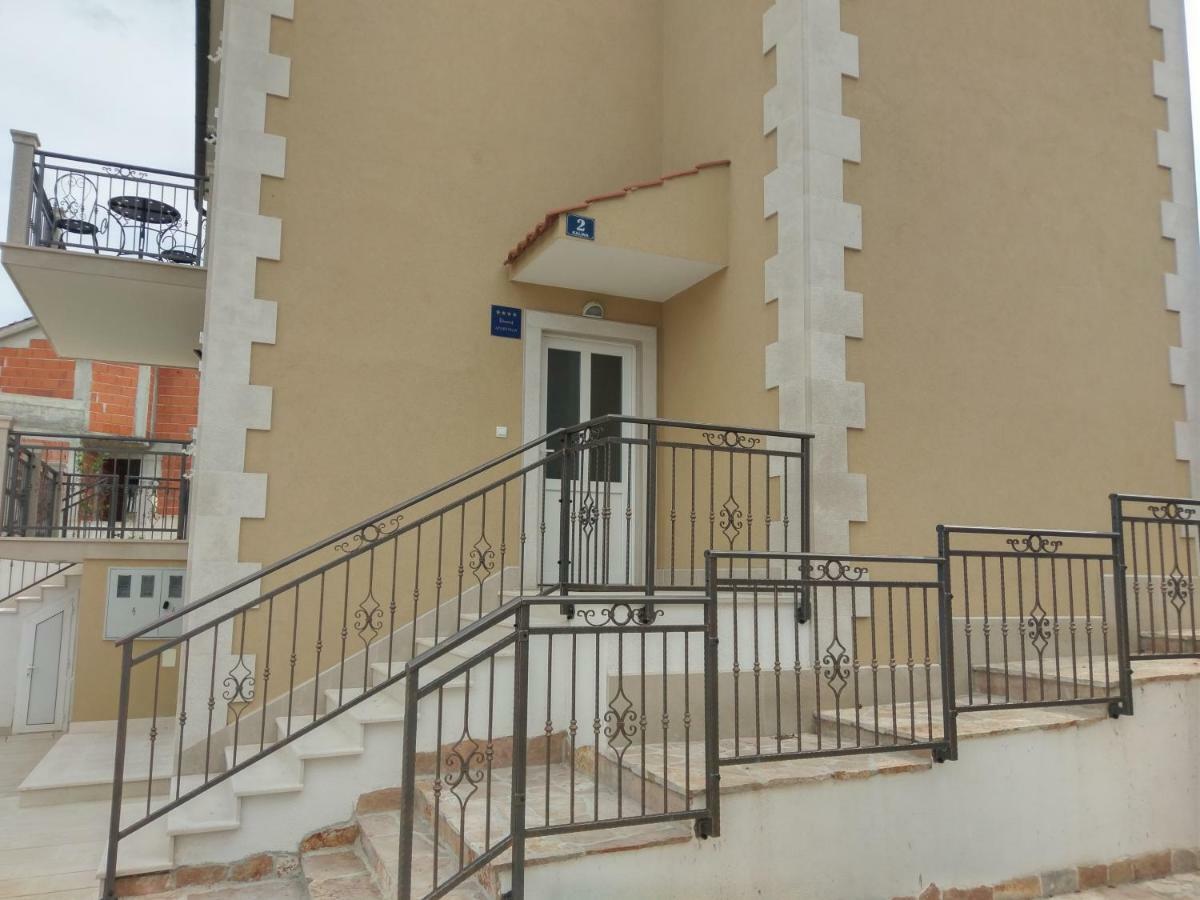 Apartments Listes Milna  Kültér fotó